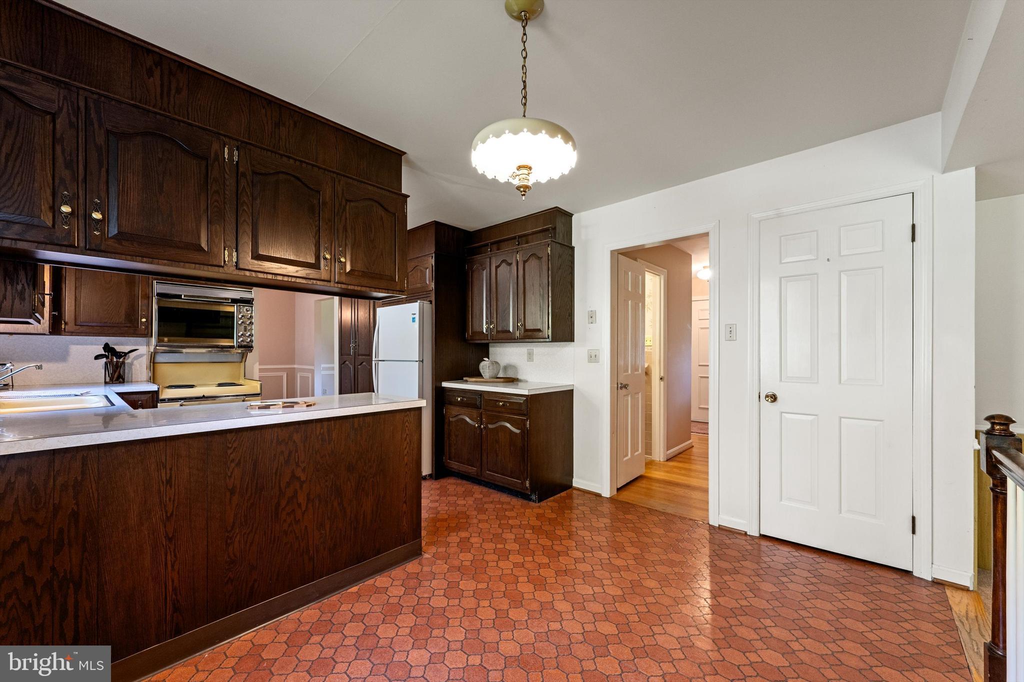 LEDGE LOWE - Residential