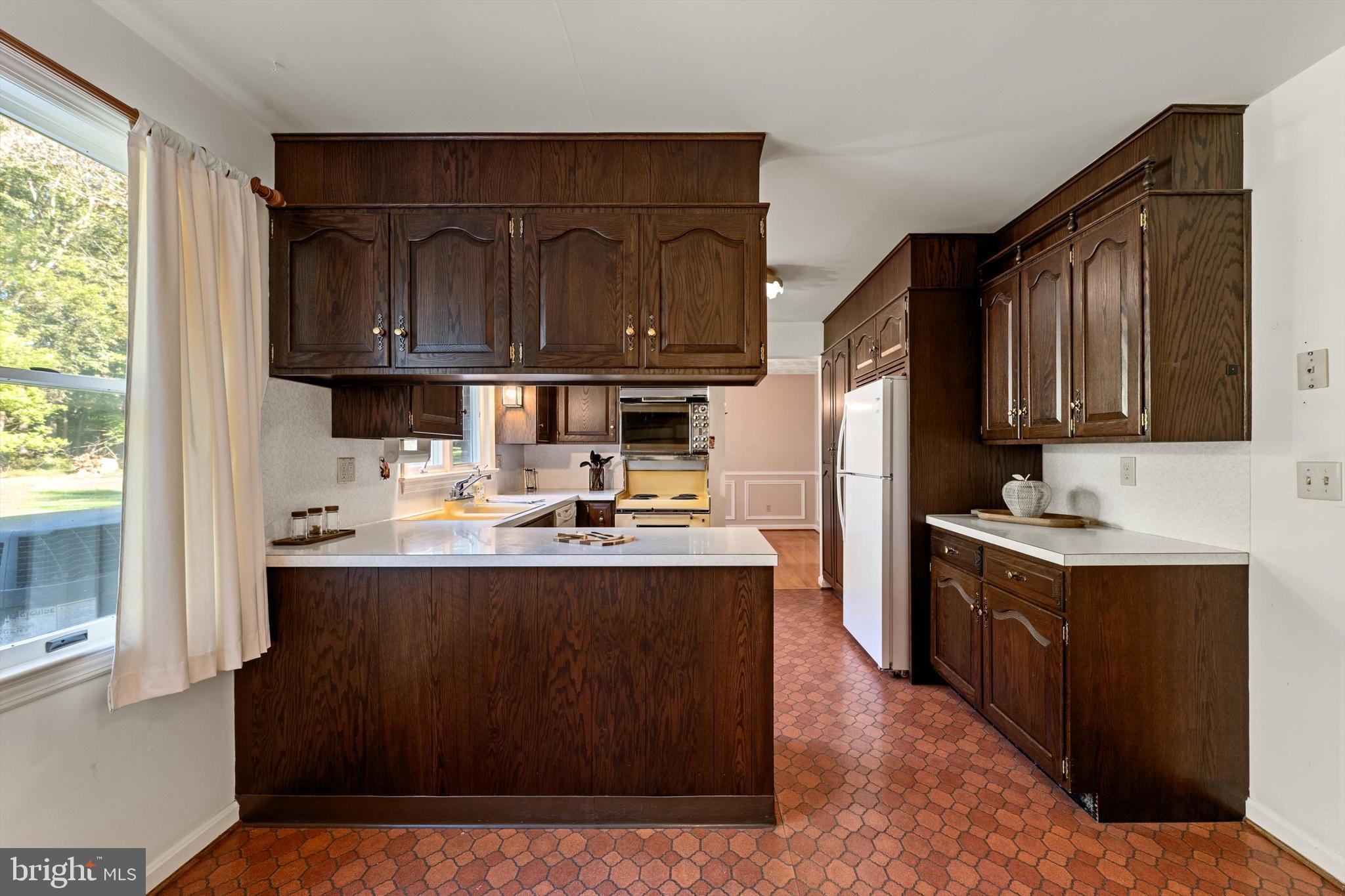 LEDGE LOWE - Residential