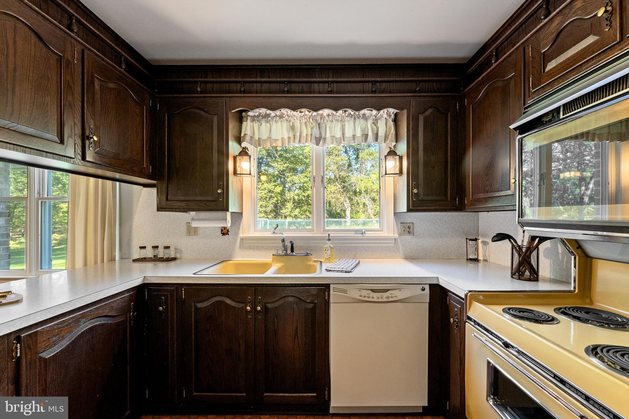 LEDGE LOWE - Residential