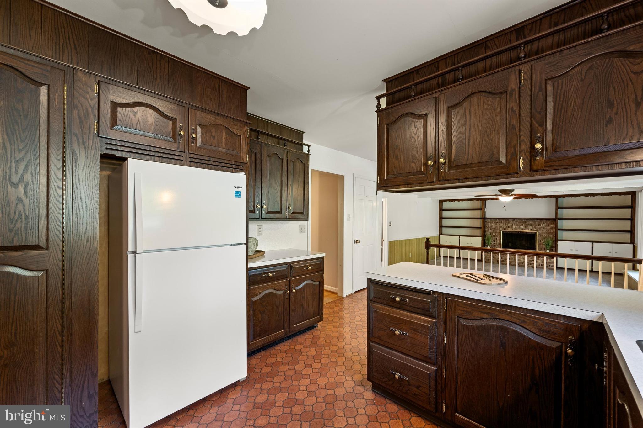 LEDGE LOWE - Residential