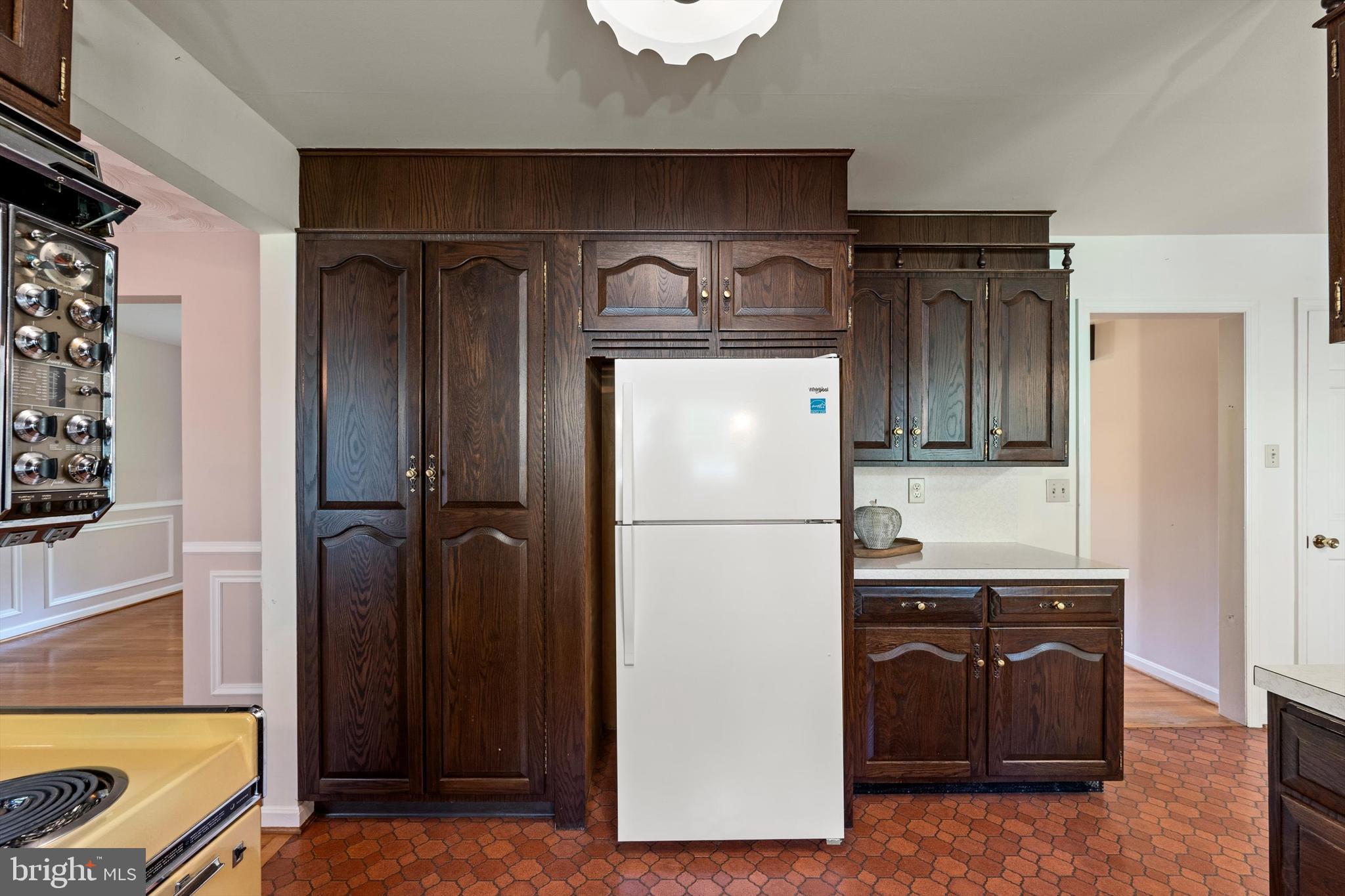 LEDGE LOWE - Residential