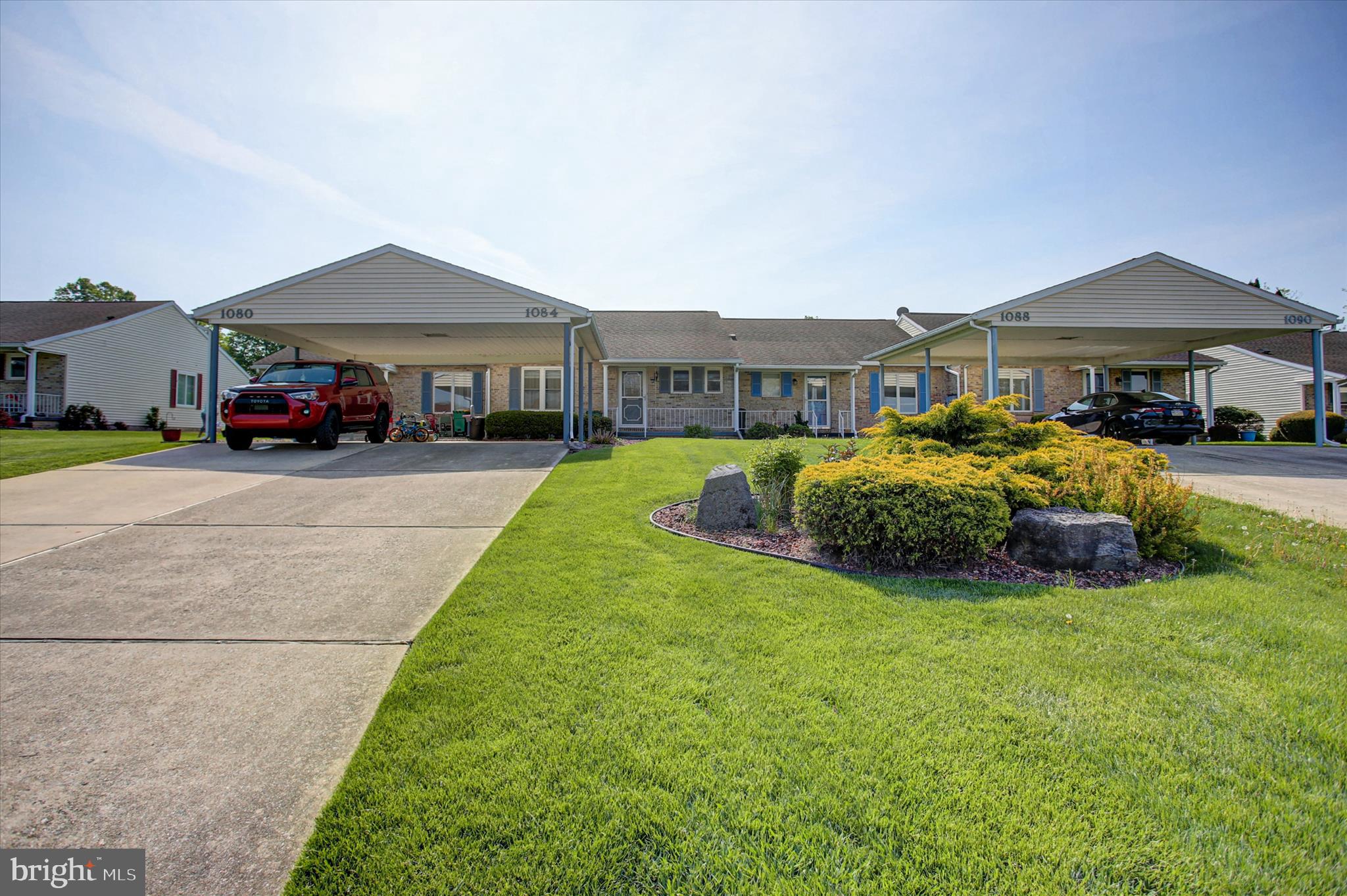 RUSTIC HILL - Residential