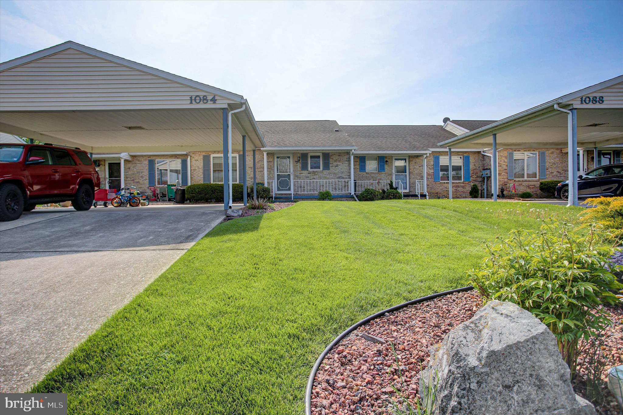 RUSTIC HILL - Residential