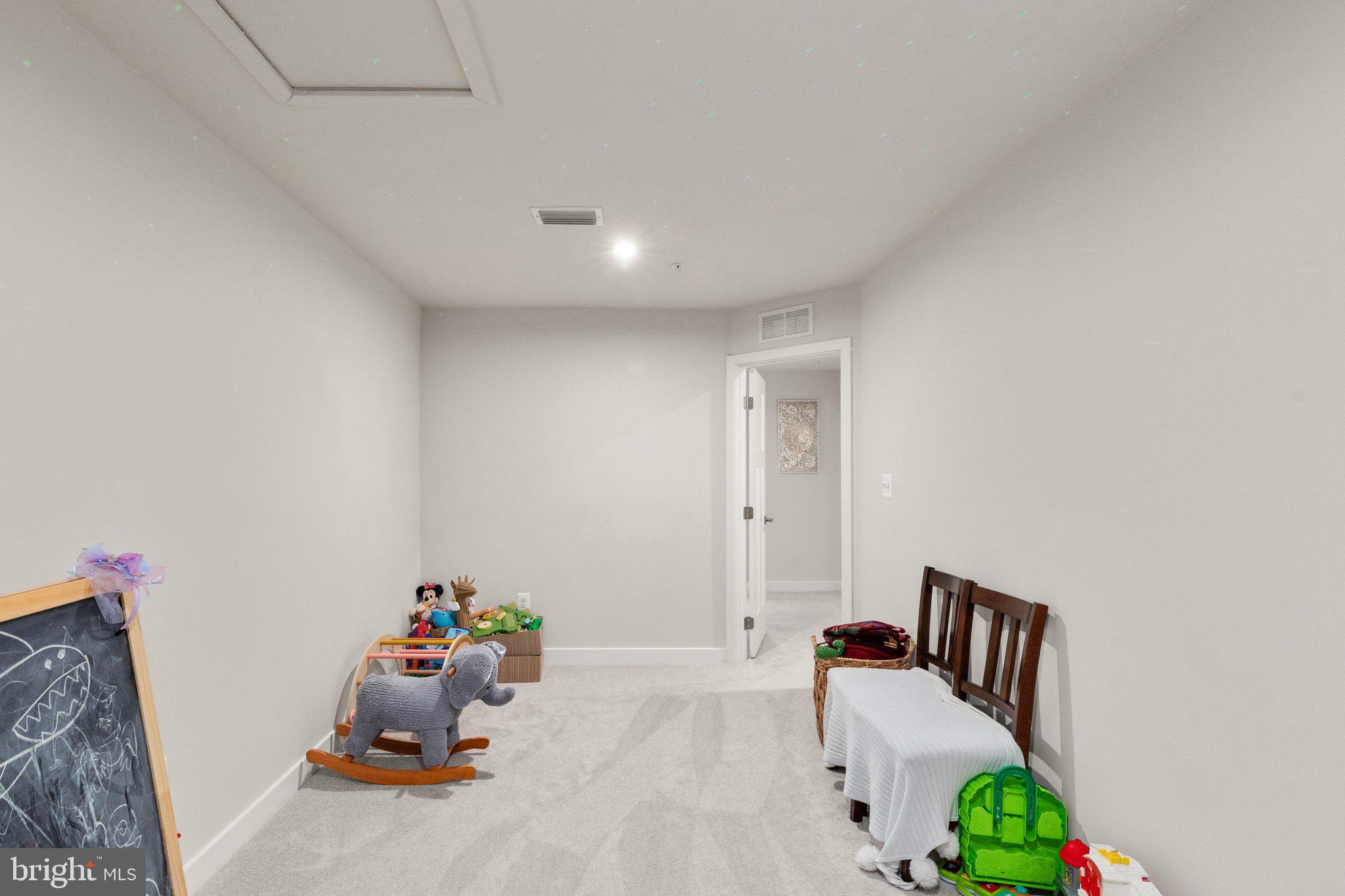 JAMES RUN CARRIAGE HOMES - Residential