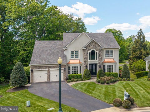 Photo of 8125 Crooked Oaks Court, GAINESVILLE, VA 20155 (MLS # VAPW2123280)