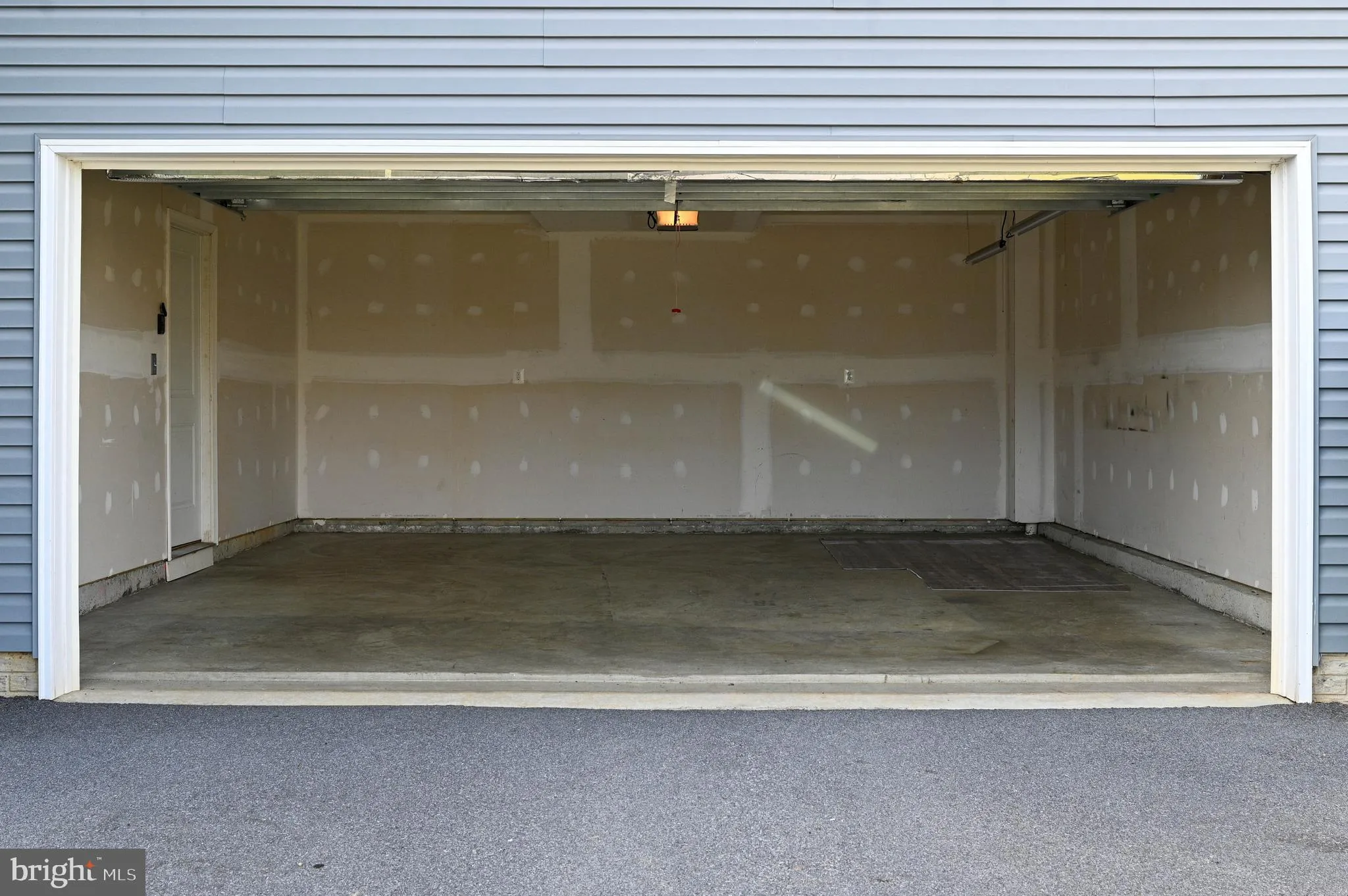 Martinsburg, West Virginia 25403, United States, 3 Bedrooms Bedrooms, ,3 BathroomsBathrooms,Residential,Contingent,35950