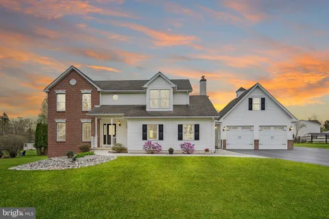 119 Pinehurst Way, Gilbertsville, PA MLS: PAMC2135954