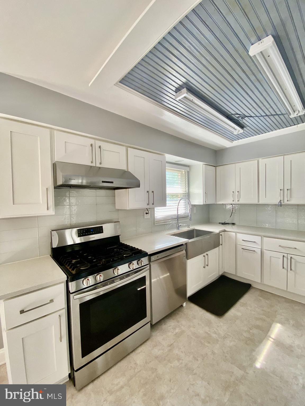 FOX HILLS - Residential Lease