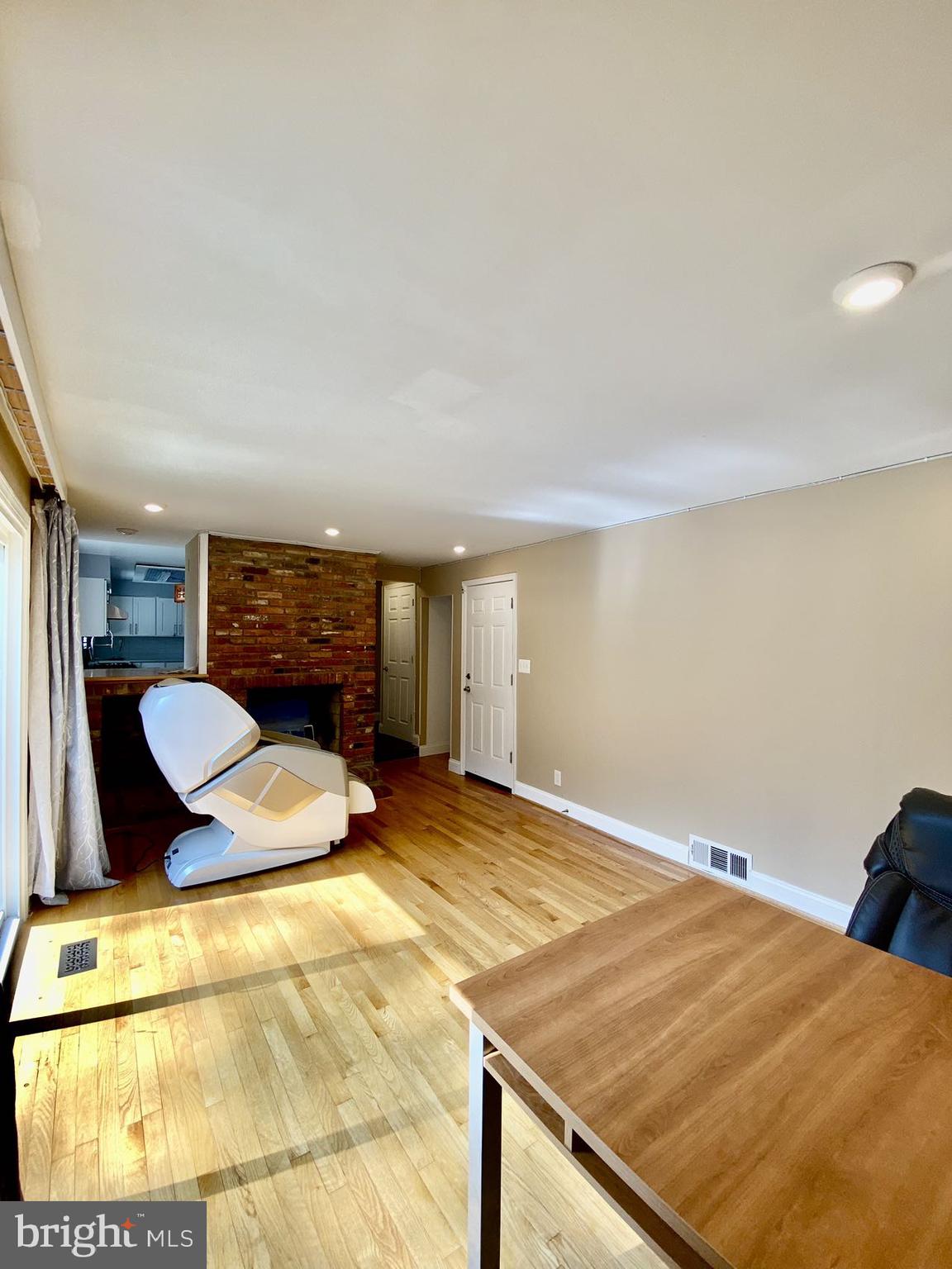 FOX HILLS - Residential Lease