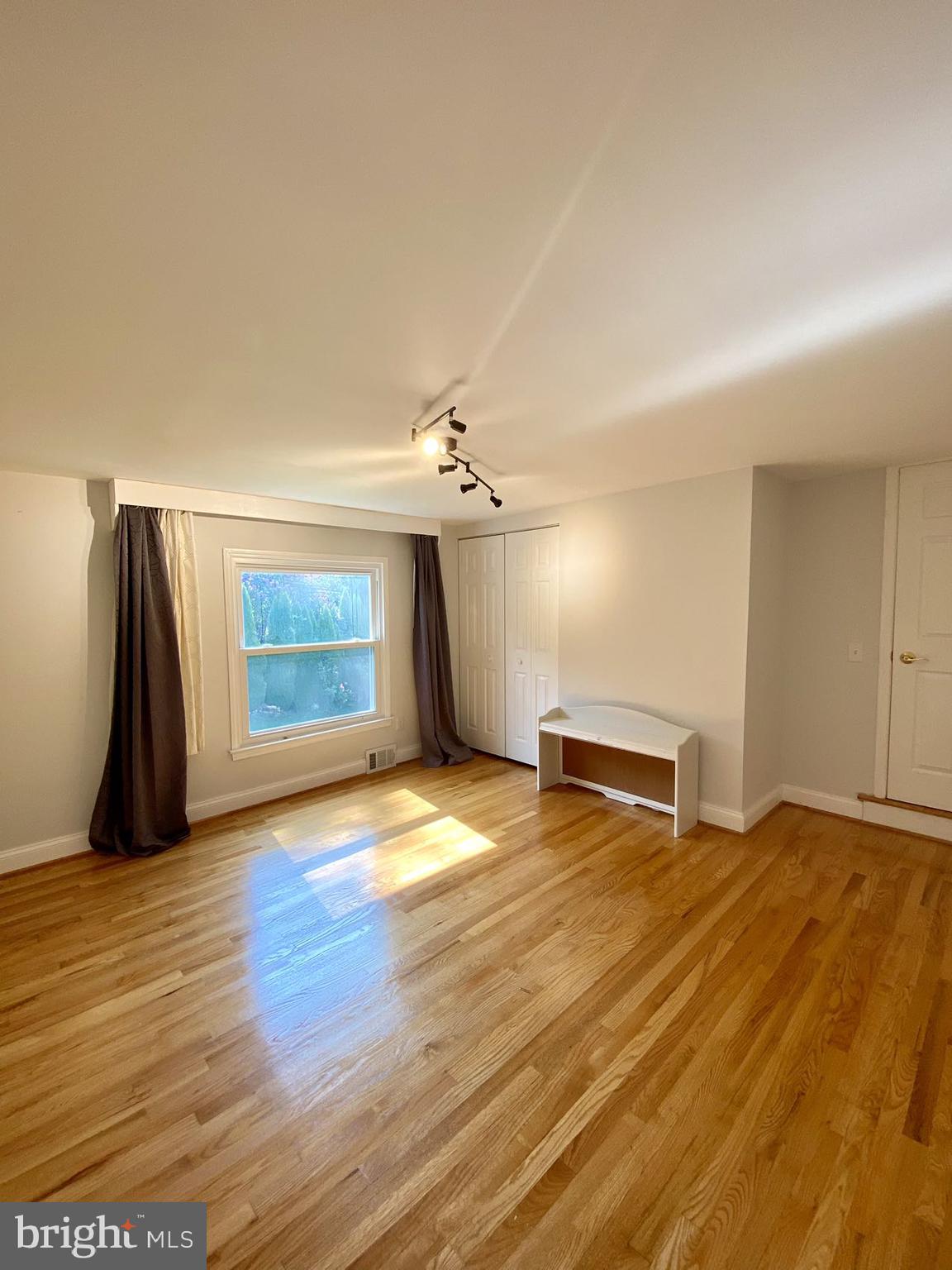 FOX HILLS - Residential Lease