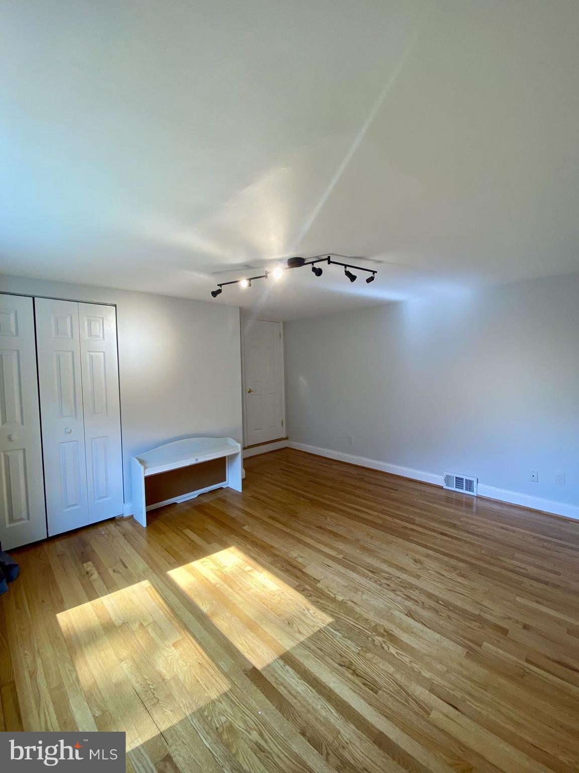 FOX HILLS - Residential Lease