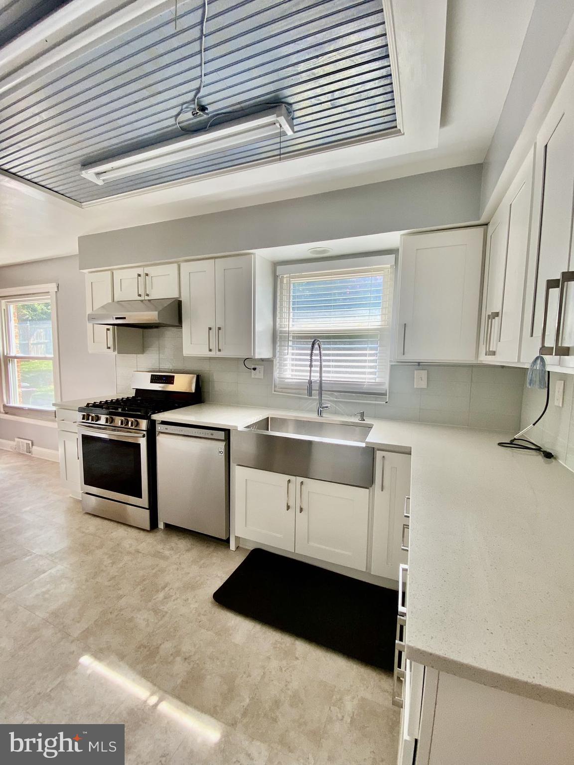 FOX HILLS - Residential Lease