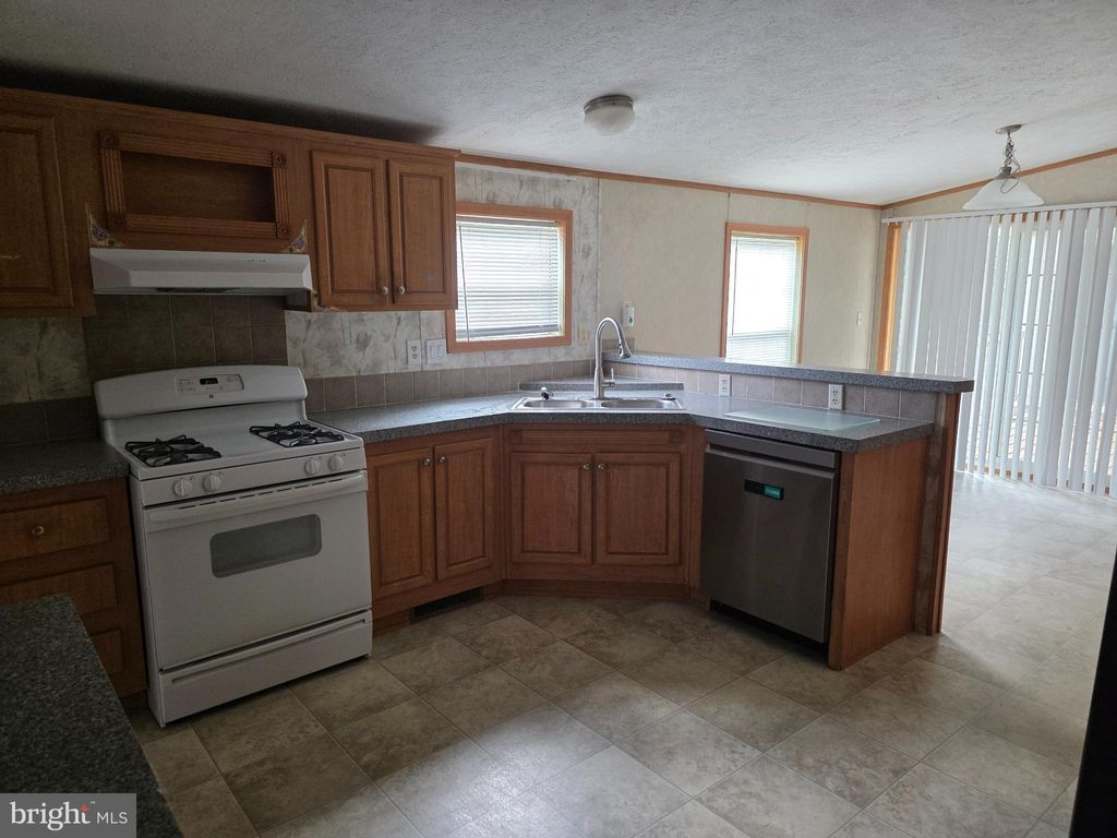 Photo of 8020 Glasgow Avenue, ELKRIDGE, MD 21075 (MLS # MDHW2060114)