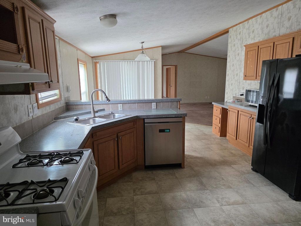 Photo of 8020 Glasgow Avenue, ELKRIDGE, MD 21075 (MLS # MDHW2060114)