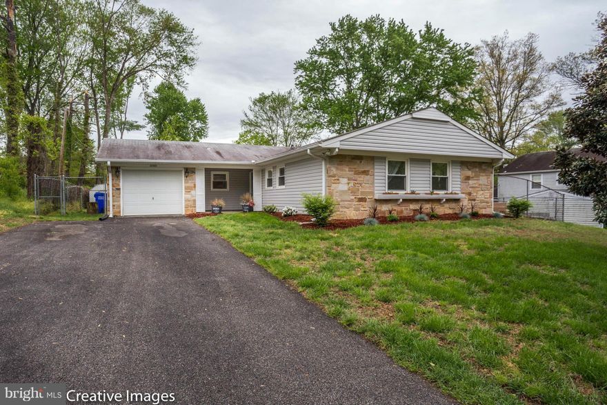 Completely renovated! Move right into this gorgeous open floor plan. Some features include bamboo flrs; lg kitchen; soft close cabinets; granite counters; SS appl; glass bcksplsh; SS deep well sink; closet system; updated electrical wiring/200 amp panel; recessed lighting; jacuzzi jetted tub; marble vanities; ensuite master bath w/ heated towel rack; vinyl windows; home warranty.  It's perfect!