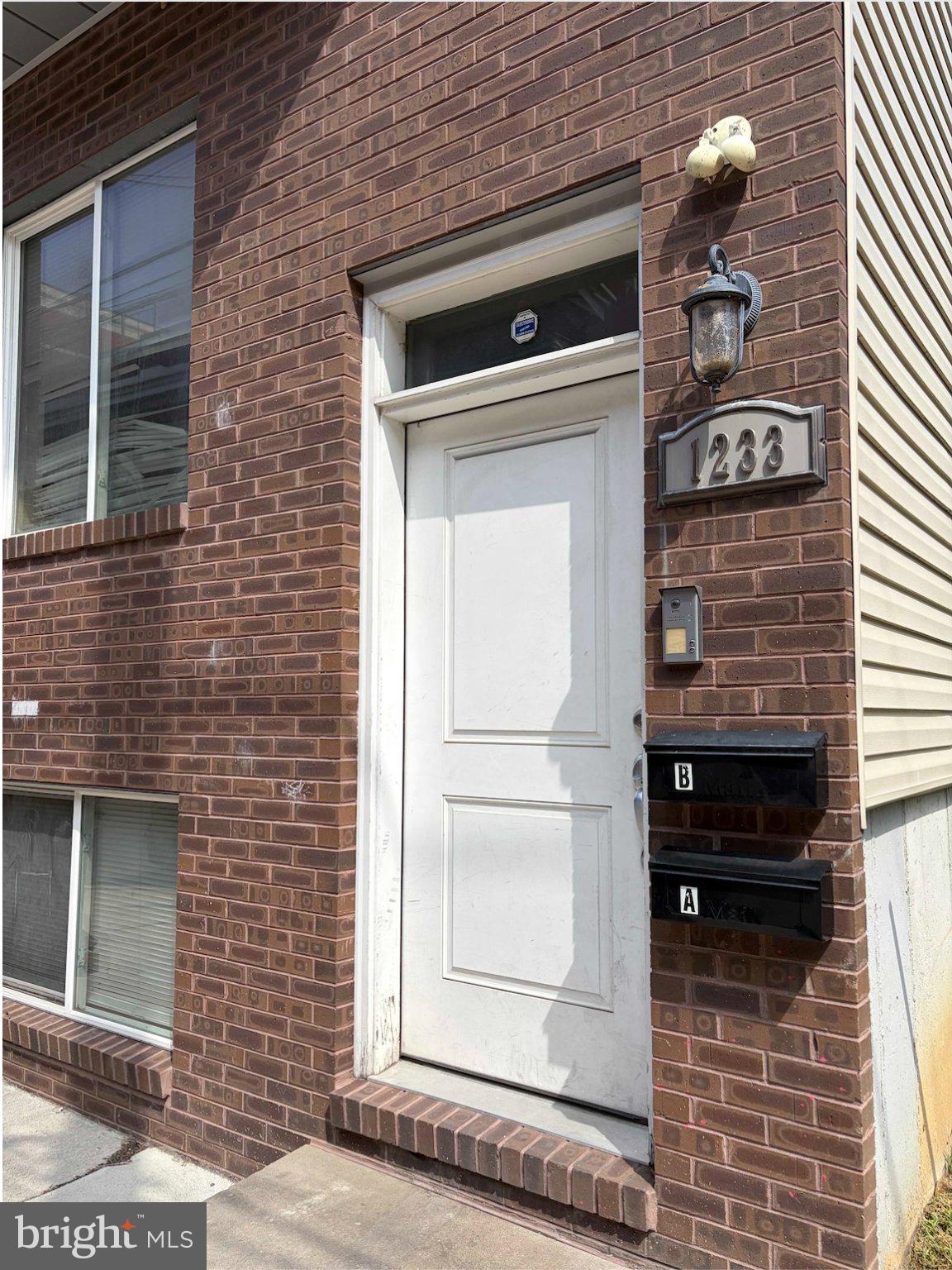 1233 N 17TH STREET 2ND FLOOR