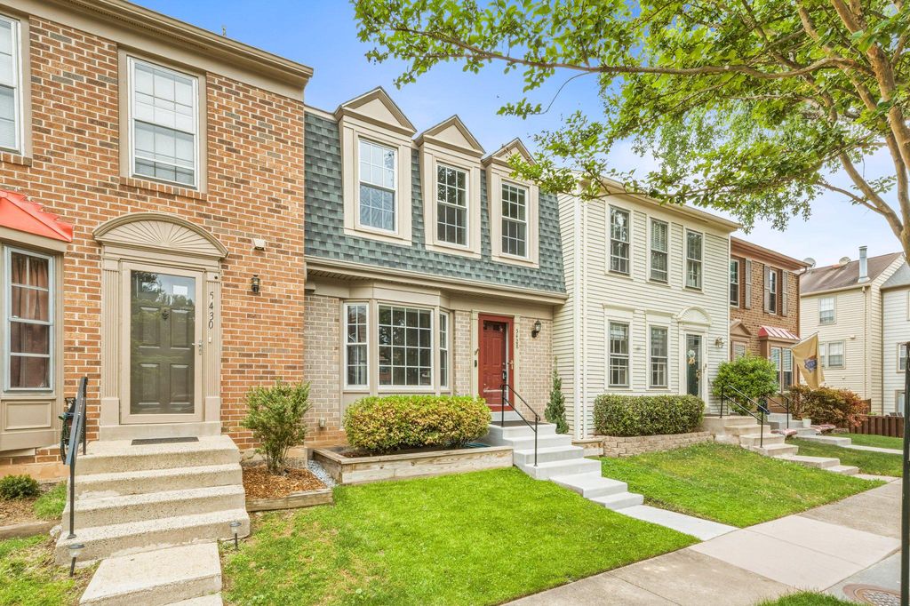 Photo of 5428 New London Park Drive, FAIRFAX, VA 22032 (MLS # VAFX2306426)