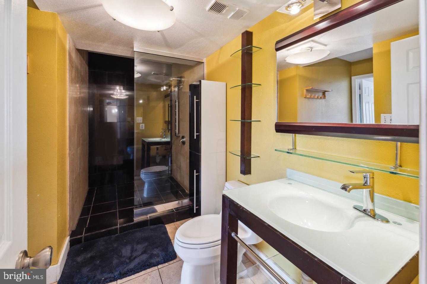 LAKESIDE PLAZA - Residential Lease