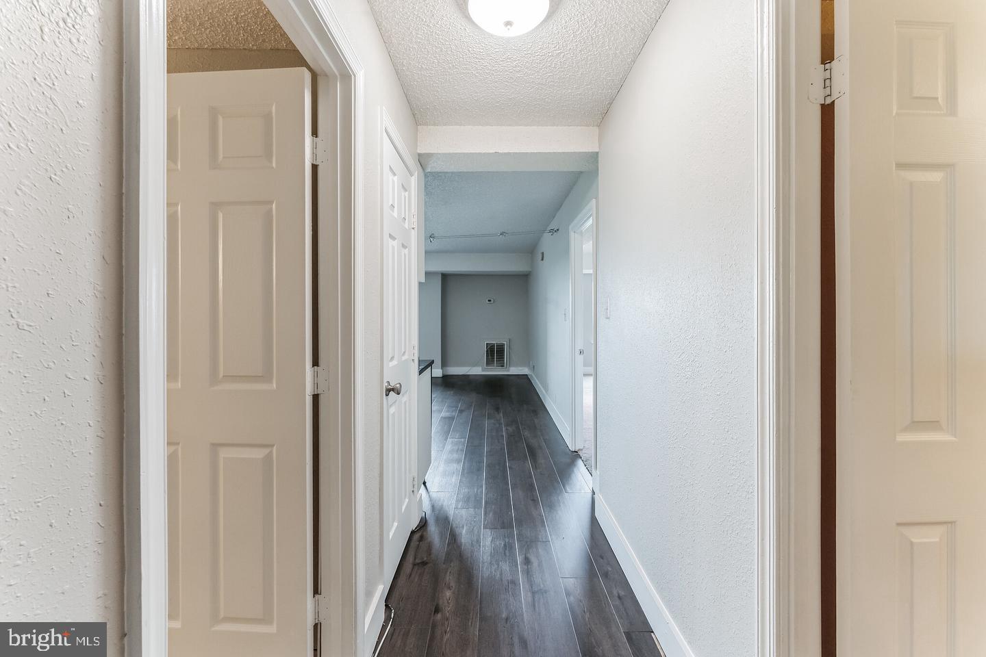 LAKESIDE PLAZA - Residential Lease