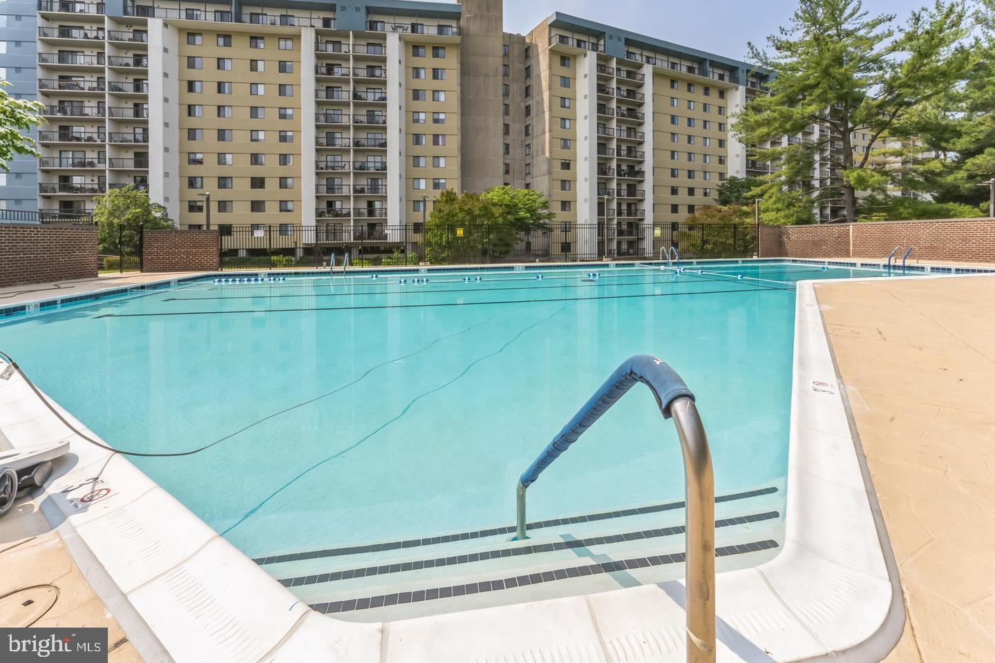 LAKESIDE PLAZA - Residential Lease