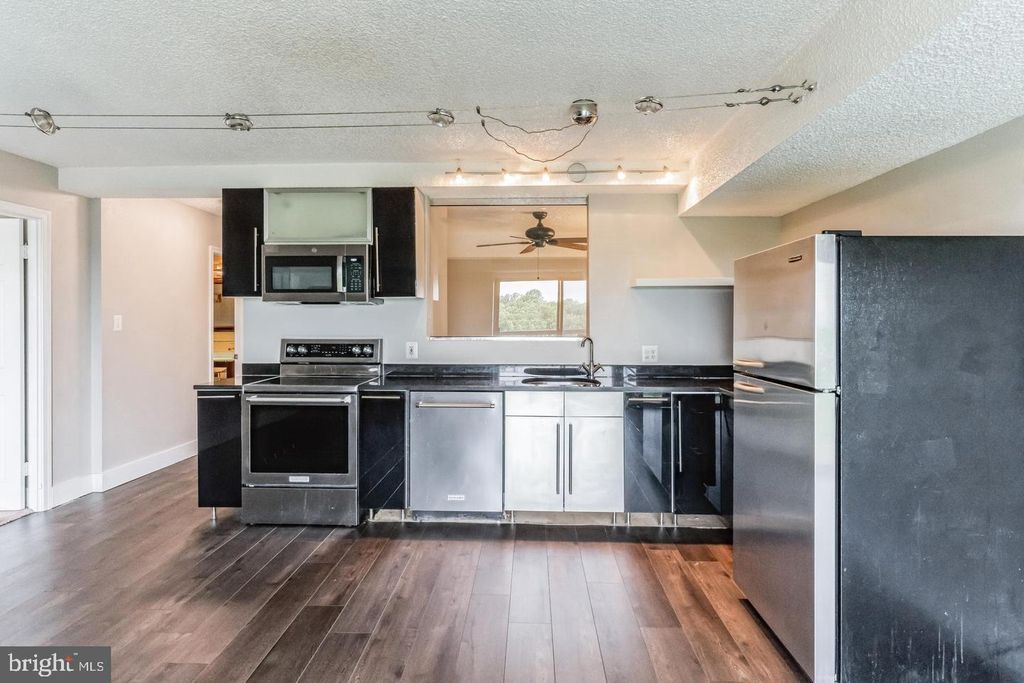 Photo of 3800 Powell Lane #1029, FALLS CHURCH, VA 22041 (MLS # VAFX2276876)