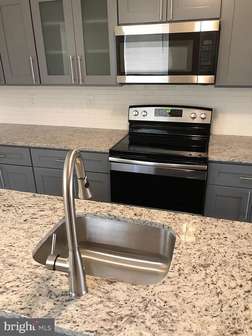 SQUIRREL HILL - Residential Lease