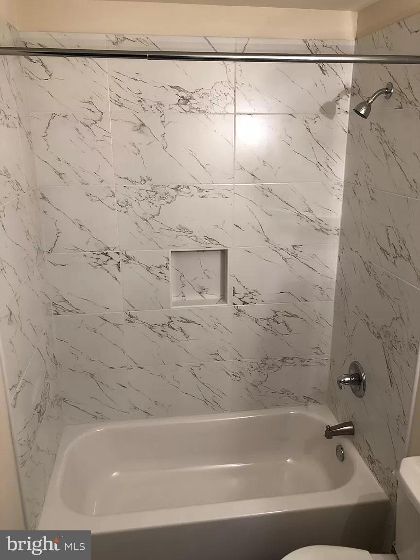 SQUIRREL HILL - Residential Lease