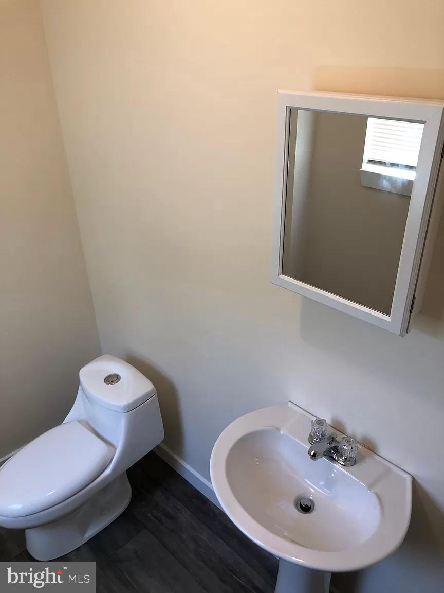 SQUIRREL HILL - Residential Lease