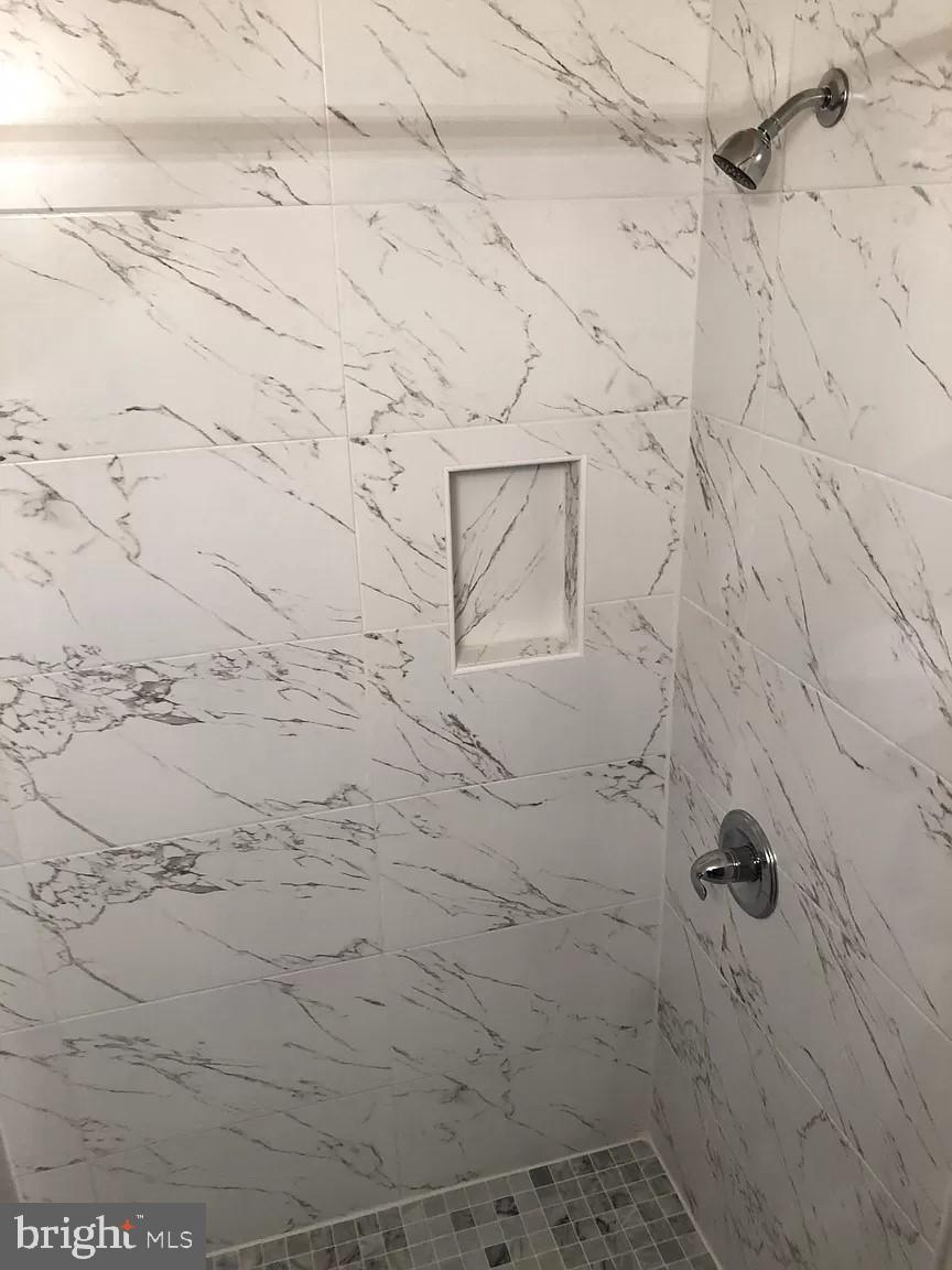SQUIRREL HILL - Residential Lease