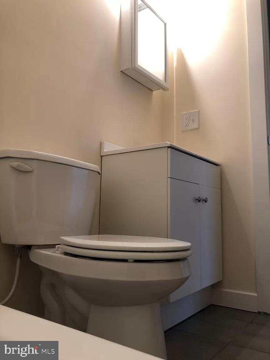 SQUIRREL HILL - Residential Lease