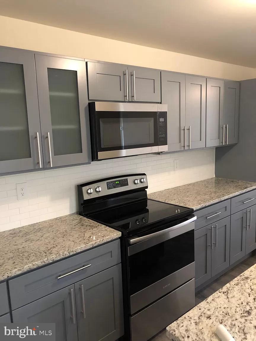 SQUIRREL HILL - Residential Lease