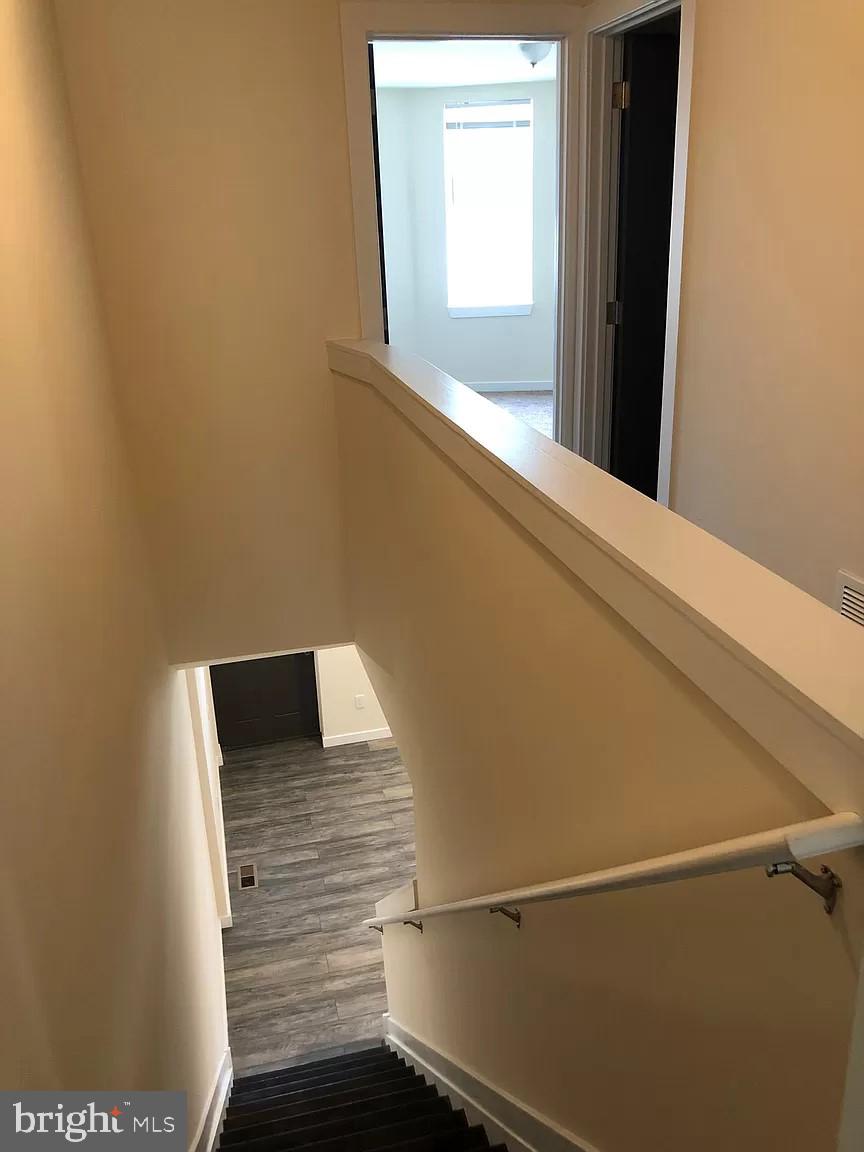 SQUIRREL HILL - Residential Lease