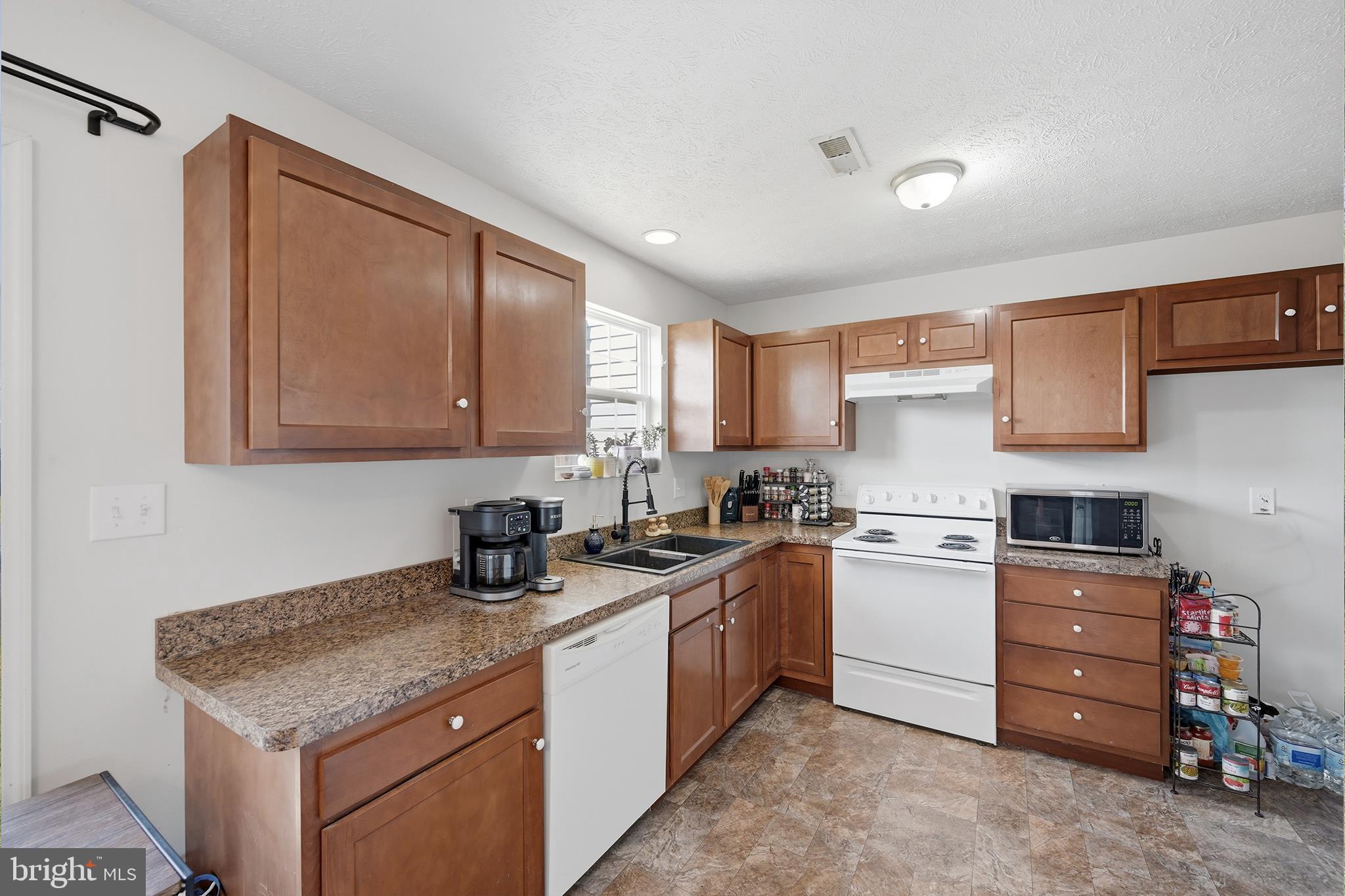 INWOOD VILLAGE - Residential