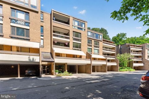 Photo of 4956 Sentinel Drive #9-302, BETHESDA, MD 20816 (MLS # MDMC2241900)