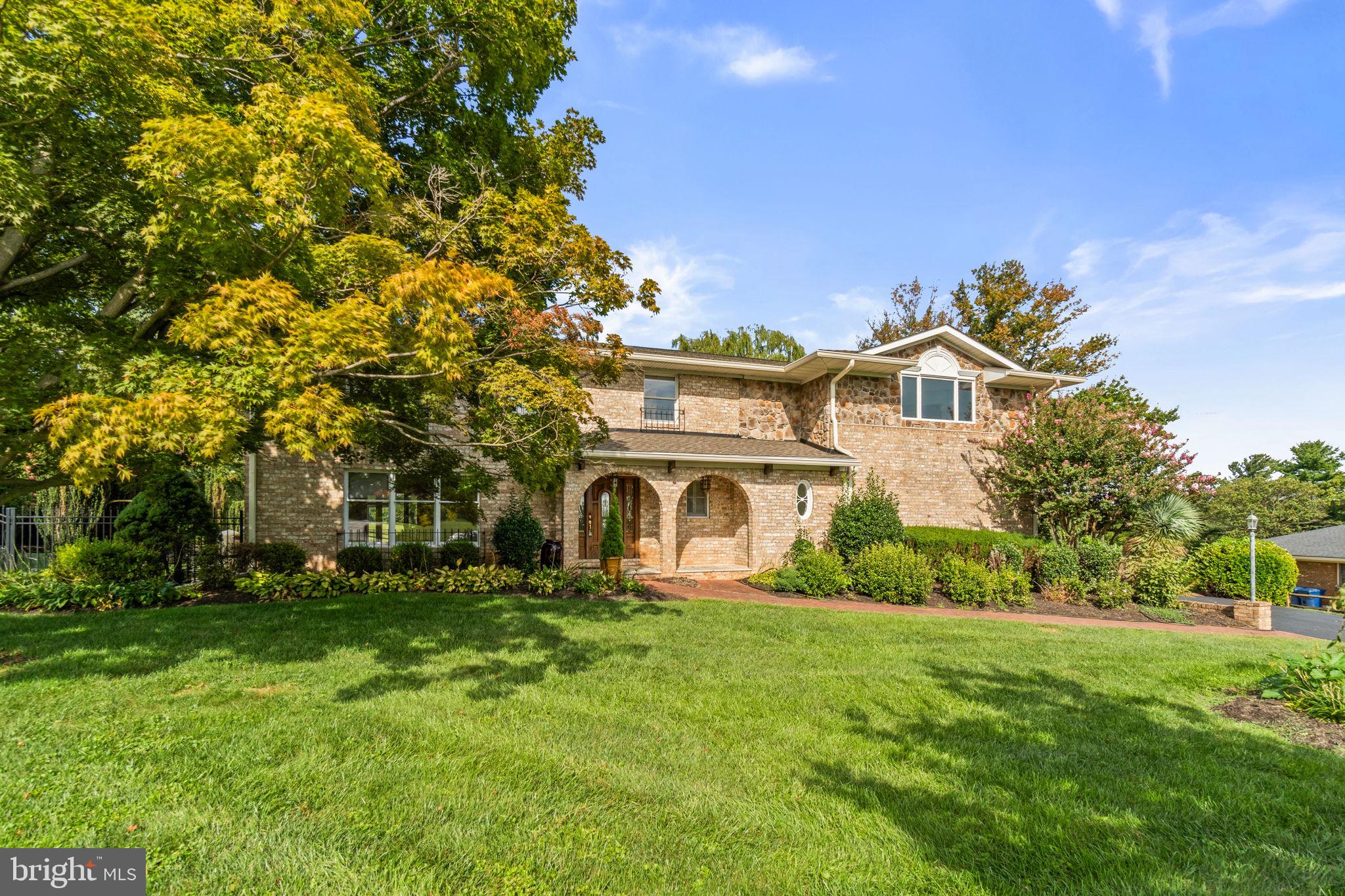 6911 SUMMERSWOOD DRIVE
