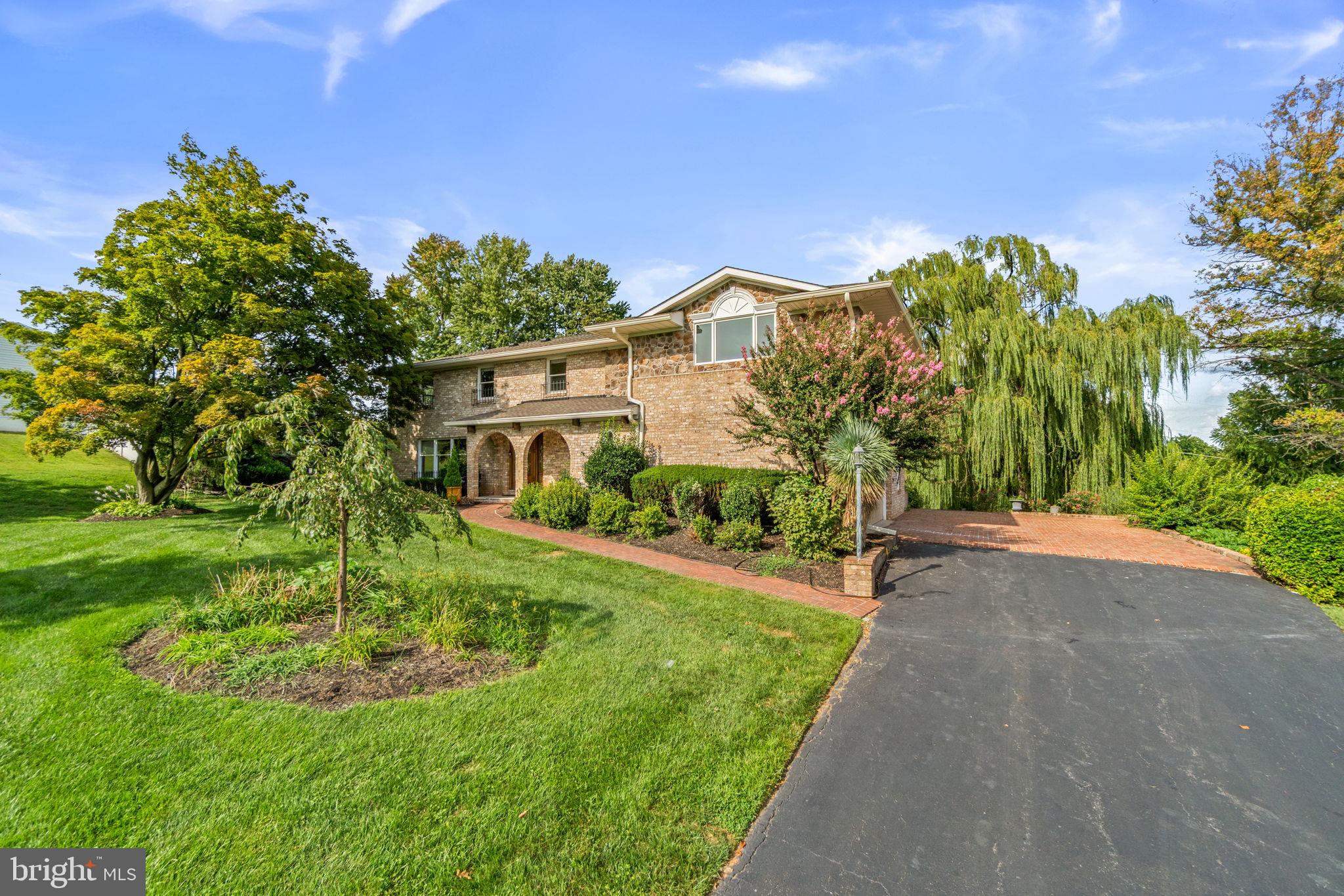 6911 SUMMERSWOOD DRIVE