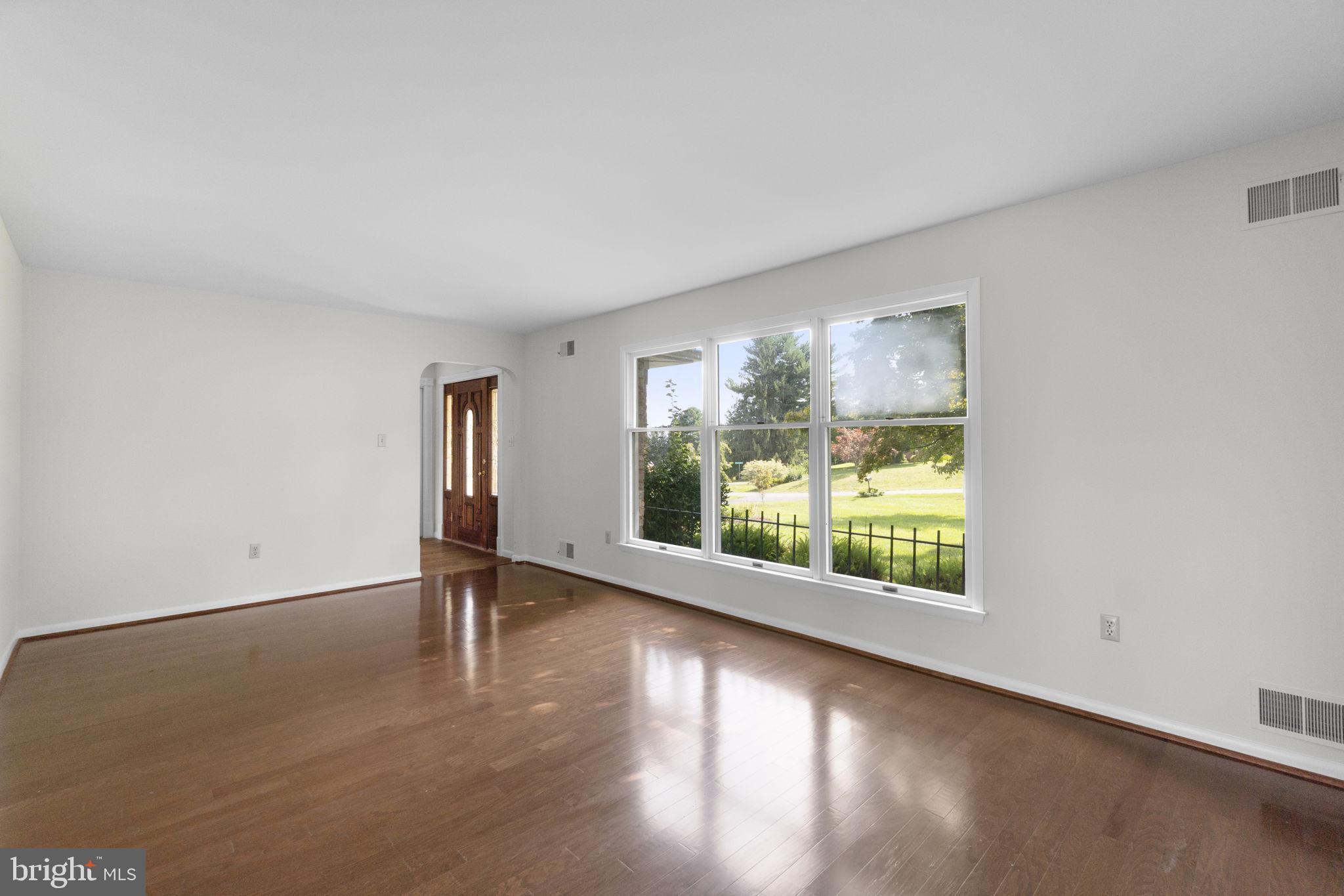6911 SUMMERSWOOD DRIVE
