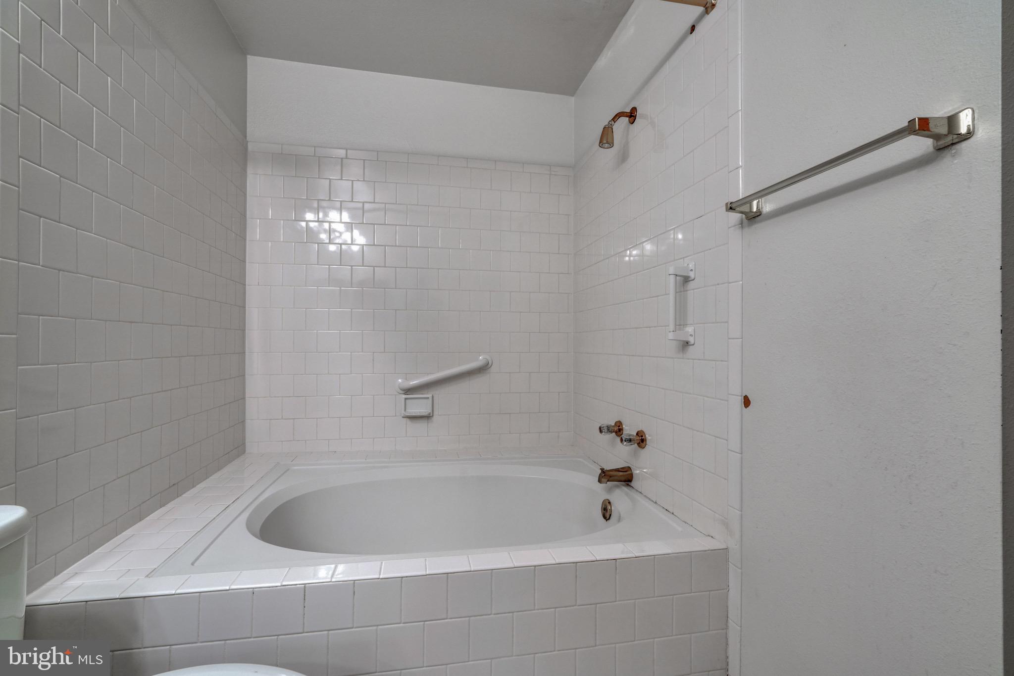 ENGLISH COUNTRY MANOR - Residential