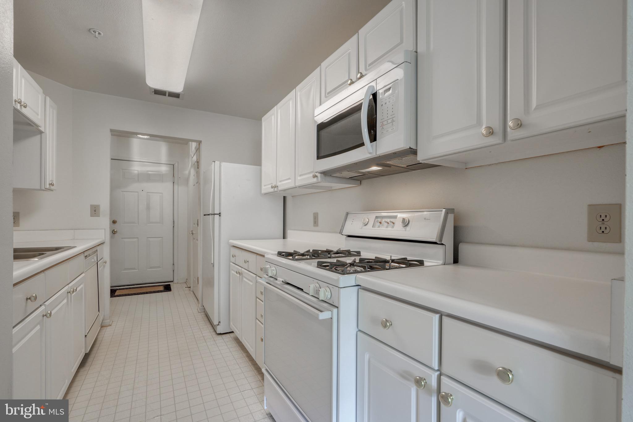 ENGLISH COUNTRY MANOR - Residential