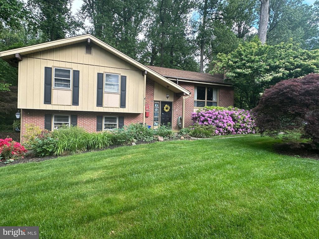 Photo of 709 Amosite Road, Elizabethtown, PA 17022 (MLS # PALA2052344)