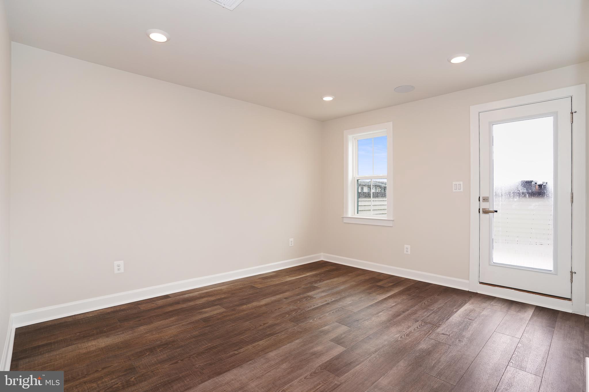 WOODLAND PARK STATION - Residential Lease