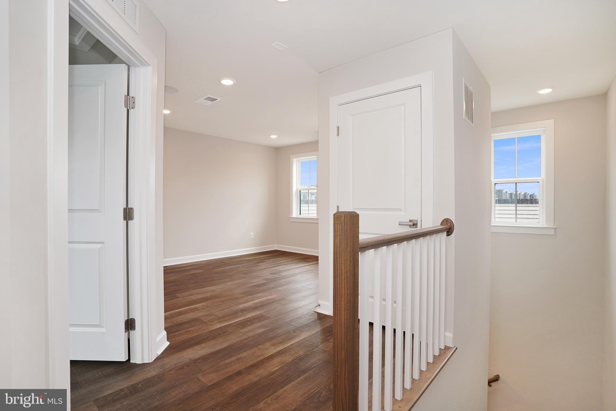 WOODLAND PARK STATION - Residential Lease