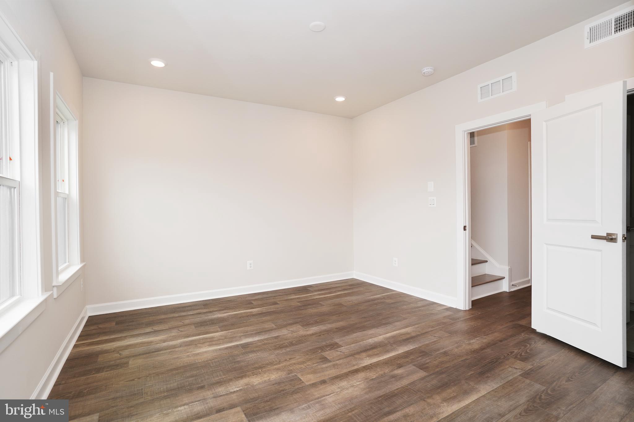 WOODLAND PARK STATION - Residential Lease