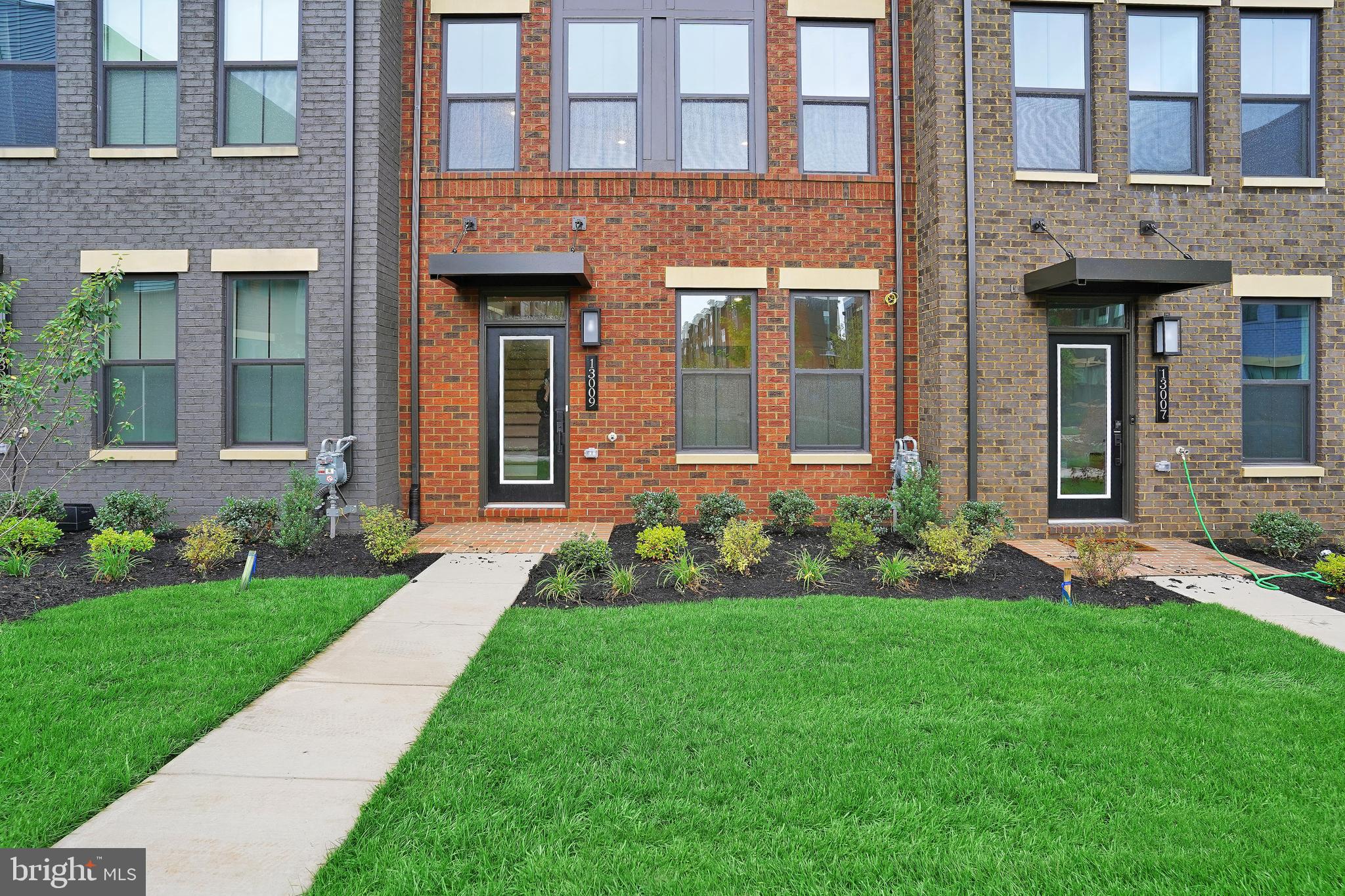 WOODLAND PARK STATION - Residential Lease