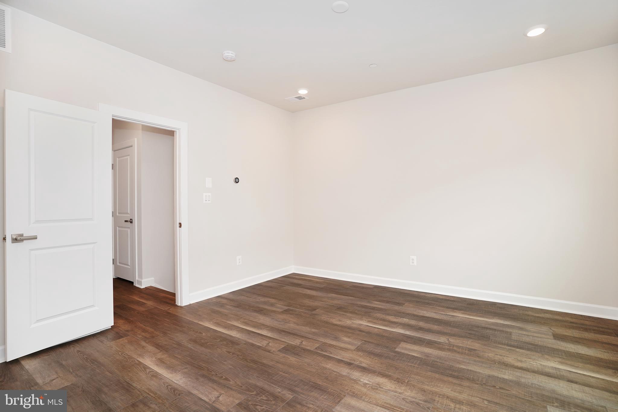 WOODLAND PARK STATION - Residential Lease