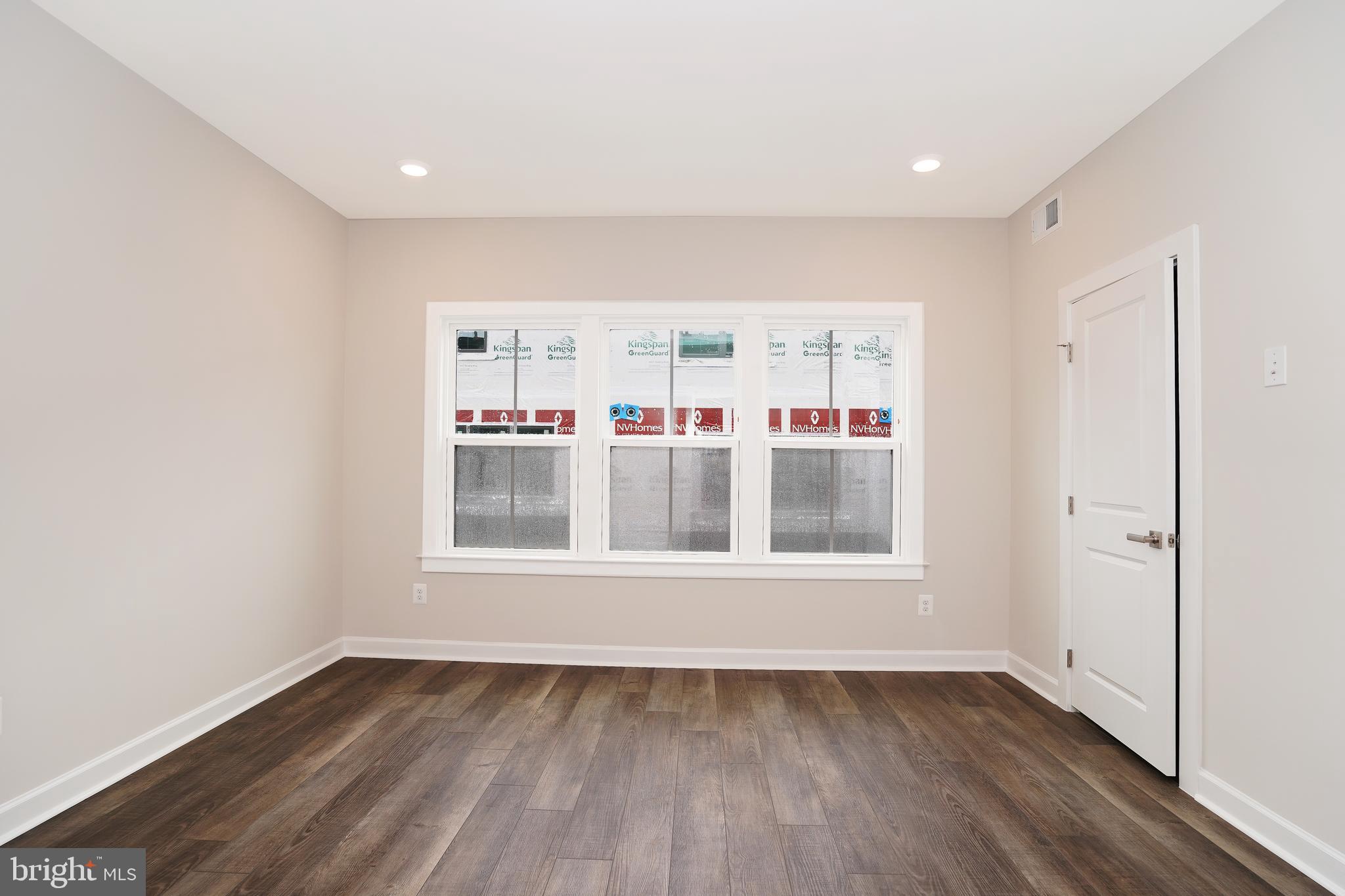 WOODLAND PARK STATION - Residential Lease