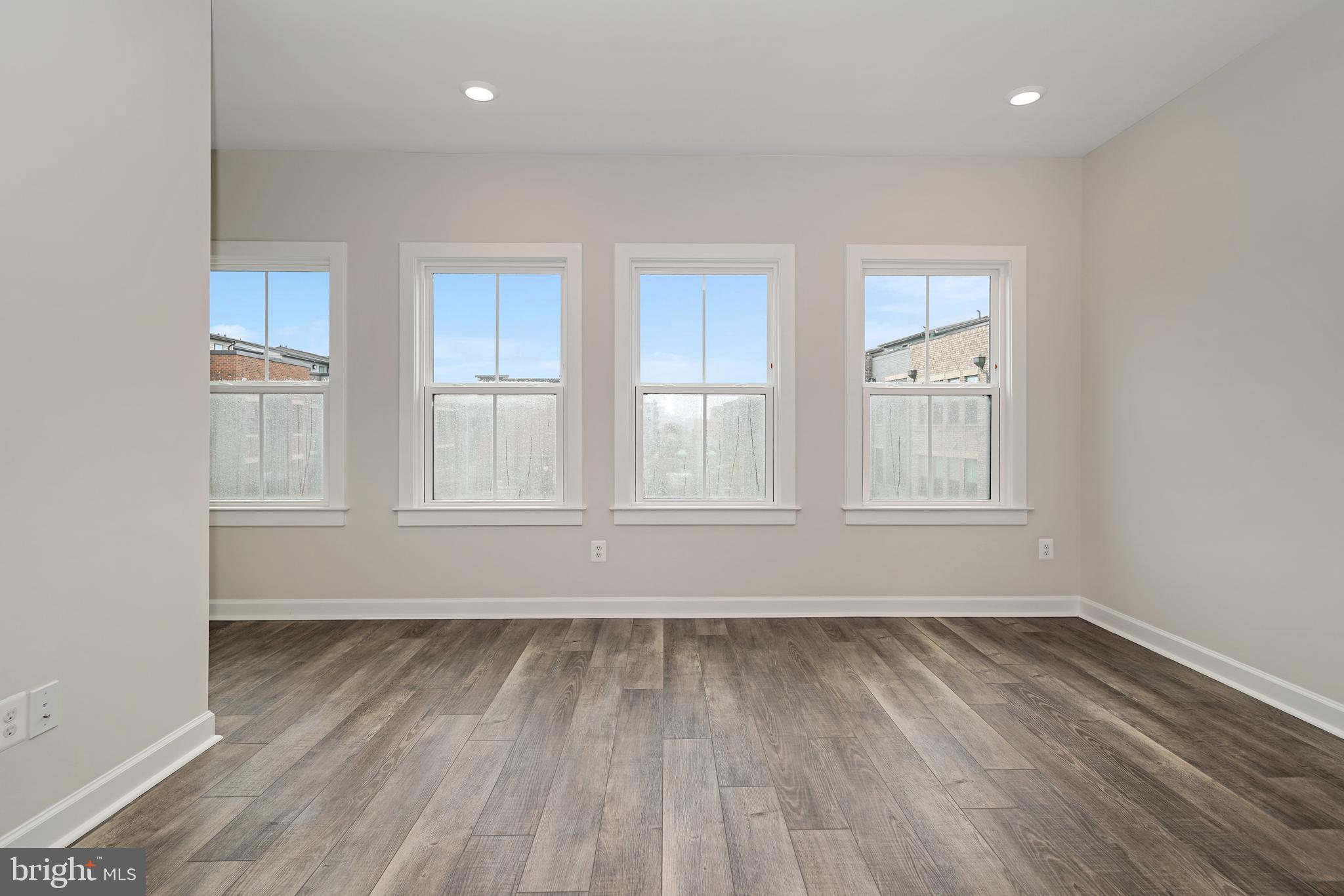 WOODLAND PARK STATION - Residential Lease