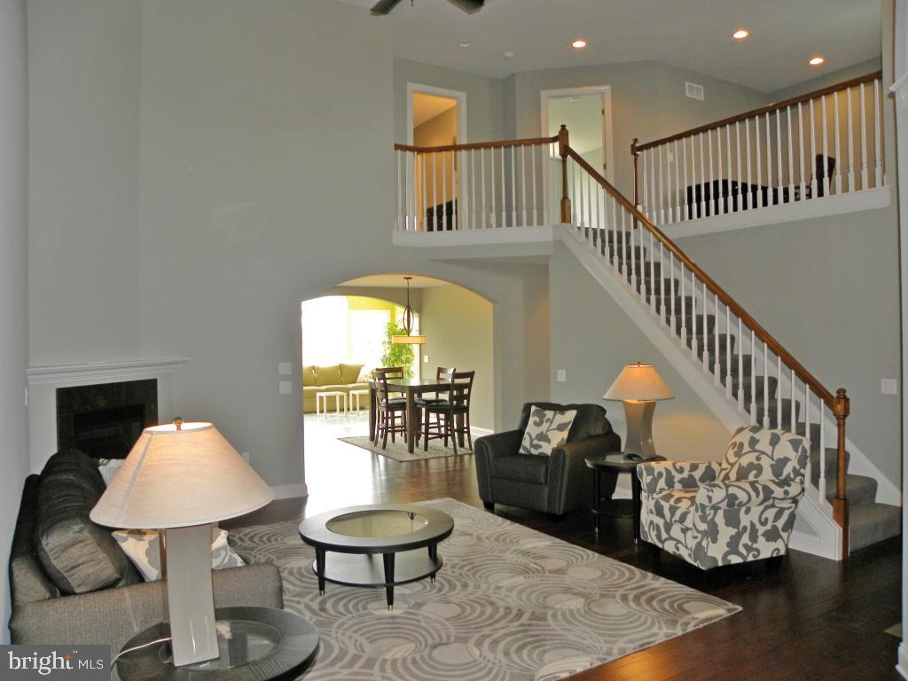SUMMIT POINTE AT ELM TREE - Residential