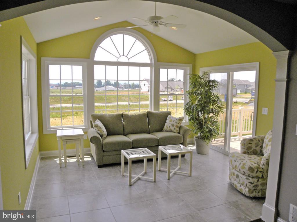 SUMMIT POINTE AT ELM TREE - Residential