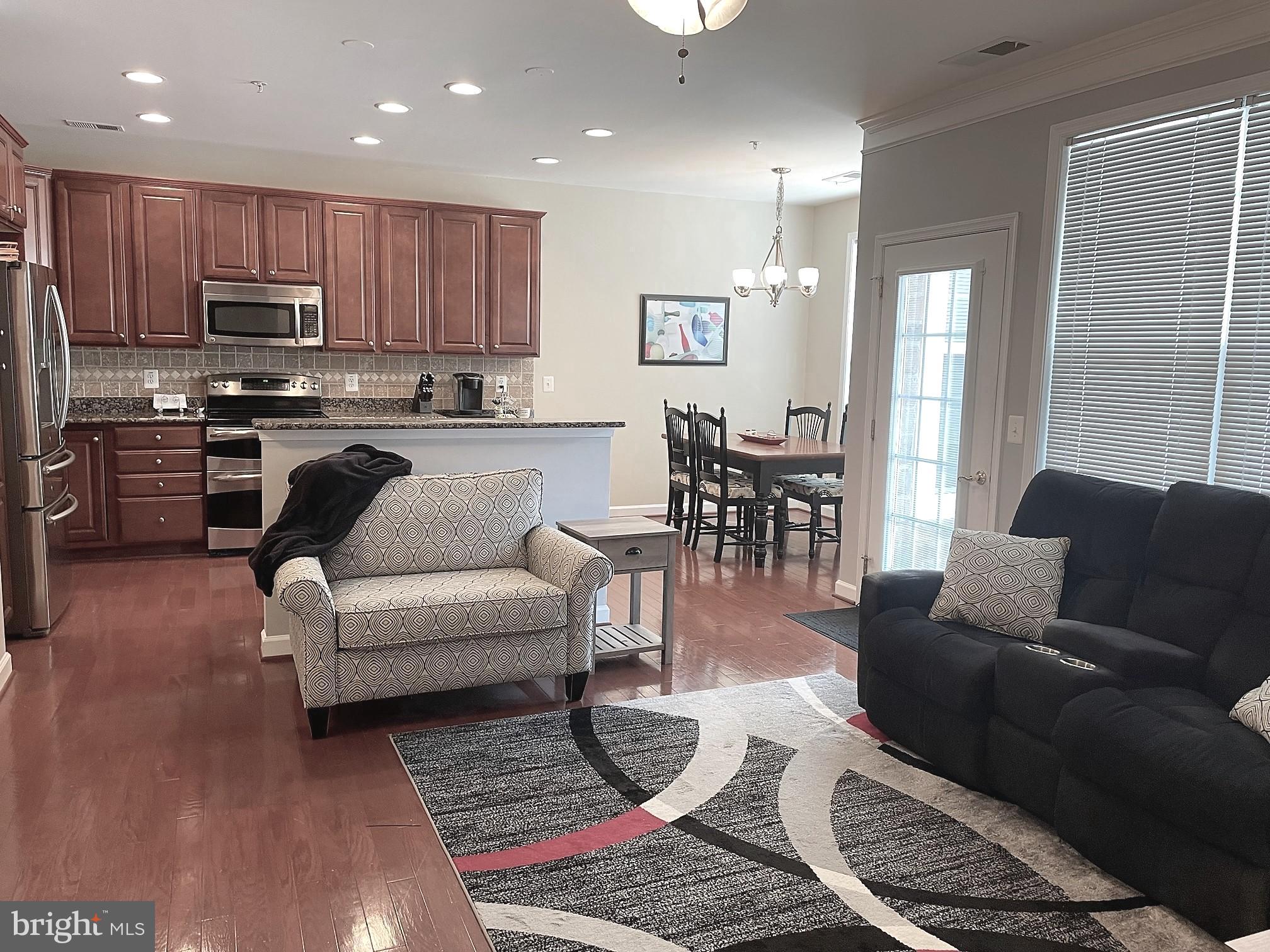 FOUR SEASONS ESTATES - Residential